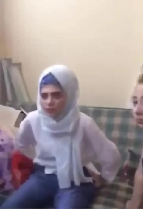 2 Türk kızını domaltıp köyüne selam yolluyor