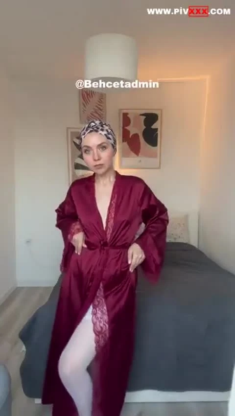 Çiğdemle Crystal - Türbanlı fenomen striptiz şov