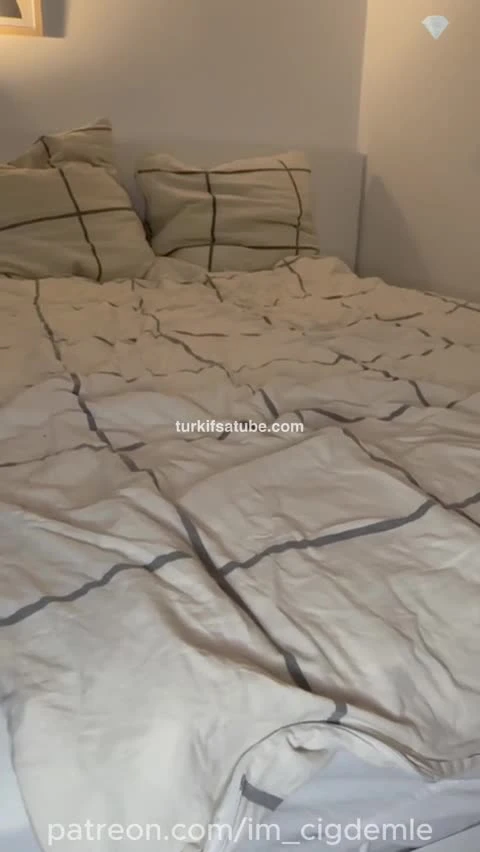 Çiğdemle Hayat - Türbanlı fenomen beyaz tangasını çıkarıyor