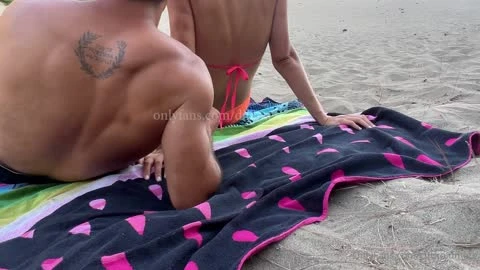 Dila Mete çiftinden plajda evli çift porno