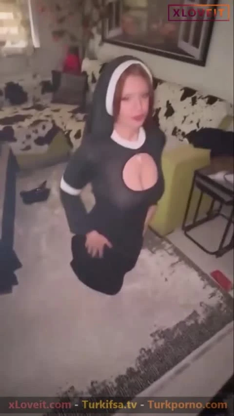 Hottie Kitty - Rahibe temalı porno