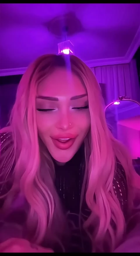 Larazade loş ışıkta sakso çekip domalıyor