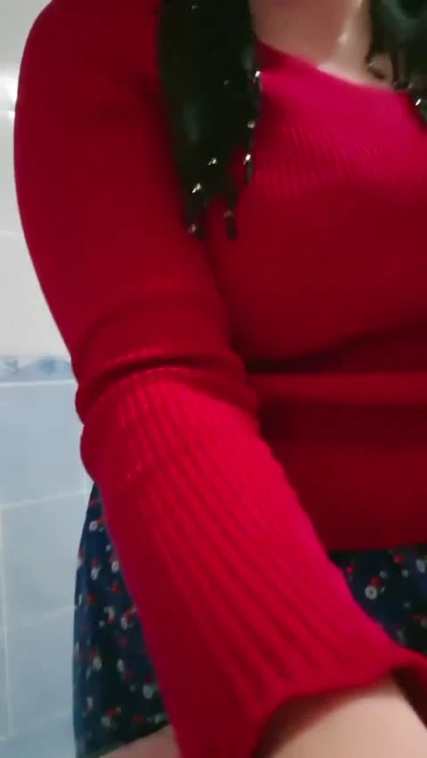 Türbanlı hatun ailesinden gizli banyoda yayın açıyor