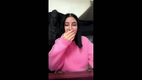 Genç üniversiteli kızın birleştirilmiş videoları