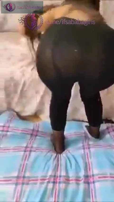 Koca götlü esmer hatunu götünden sikip sakso çektiriyor