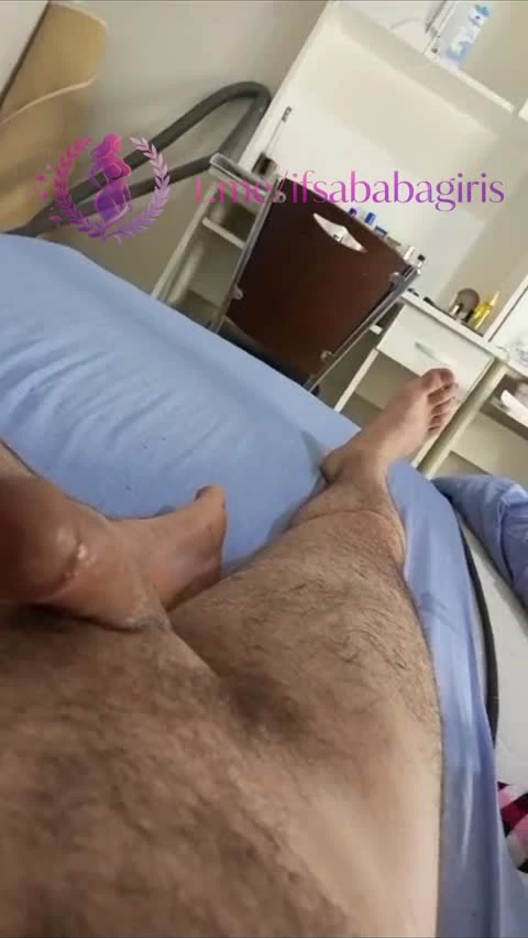 Tangamızı çıkaralım ve yarrağa oturalım