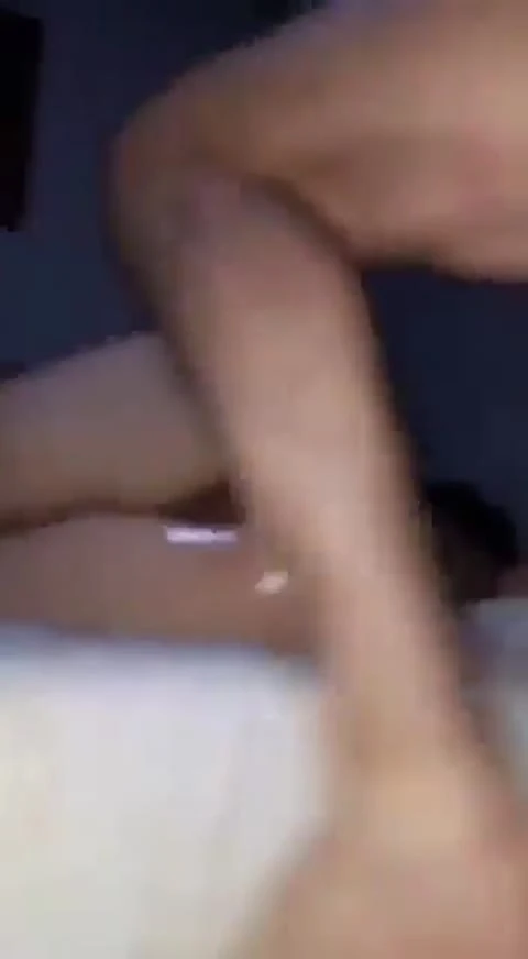 Tek erkeğin altına yatan kadın kocasına aşkım çok büyük alamıyorum diyor