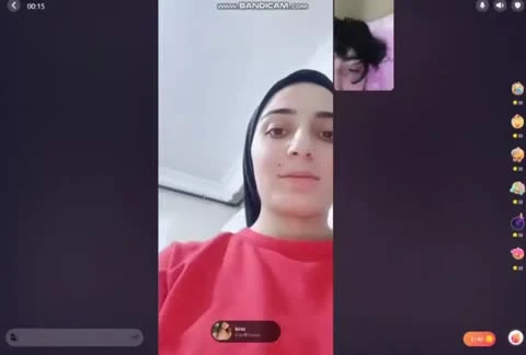 Yabancı hatunu sikerken türbanlı ile görüntülü konuşuyor